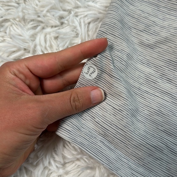 Lululemon On The Fly Short *2.5" Wee Are From Space Nimbus Battleship - Picture 4 of 7